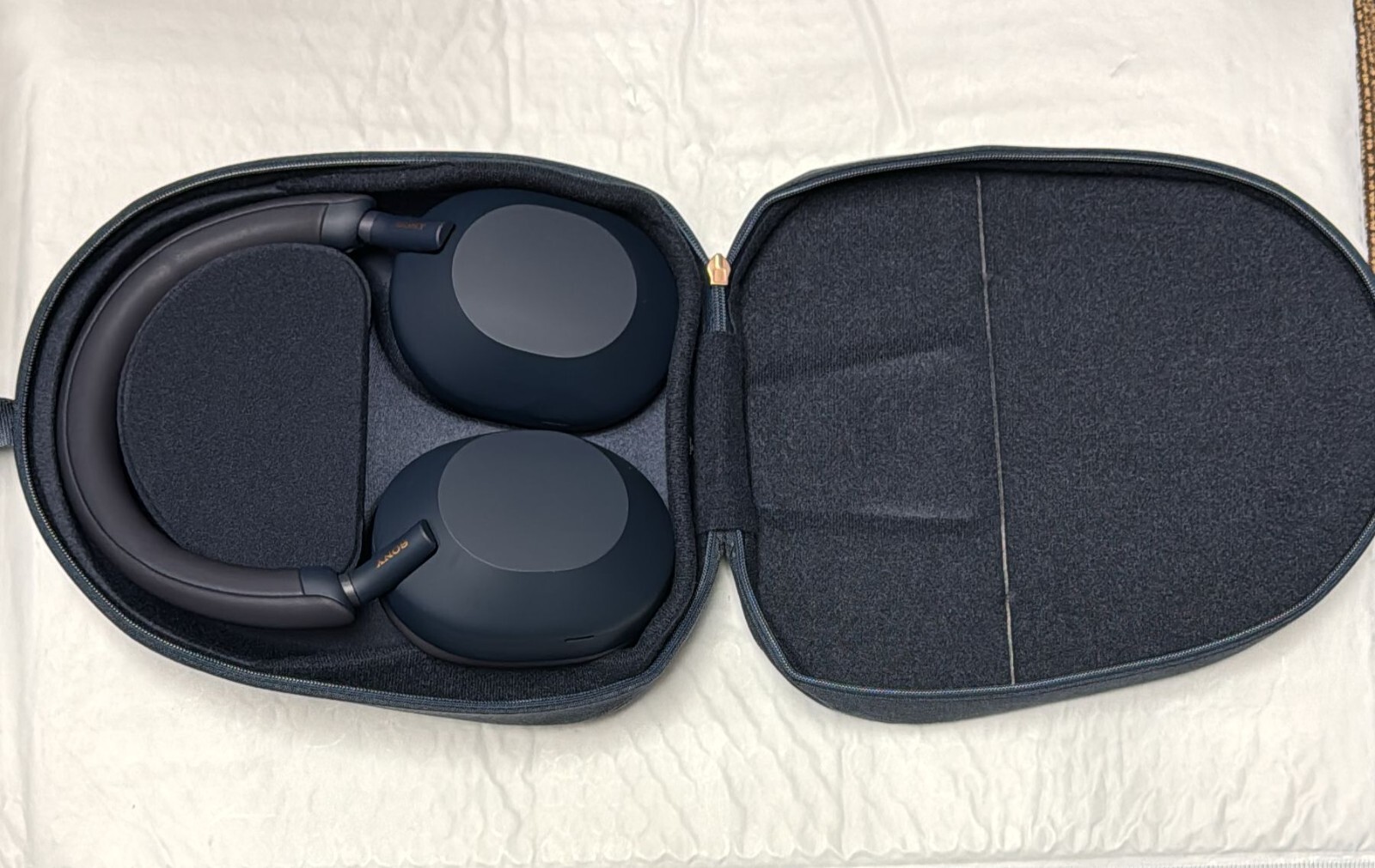 Sony WH-1000XM5 Noise Canceling Wireless Headphones Scratched | Midnight Blue