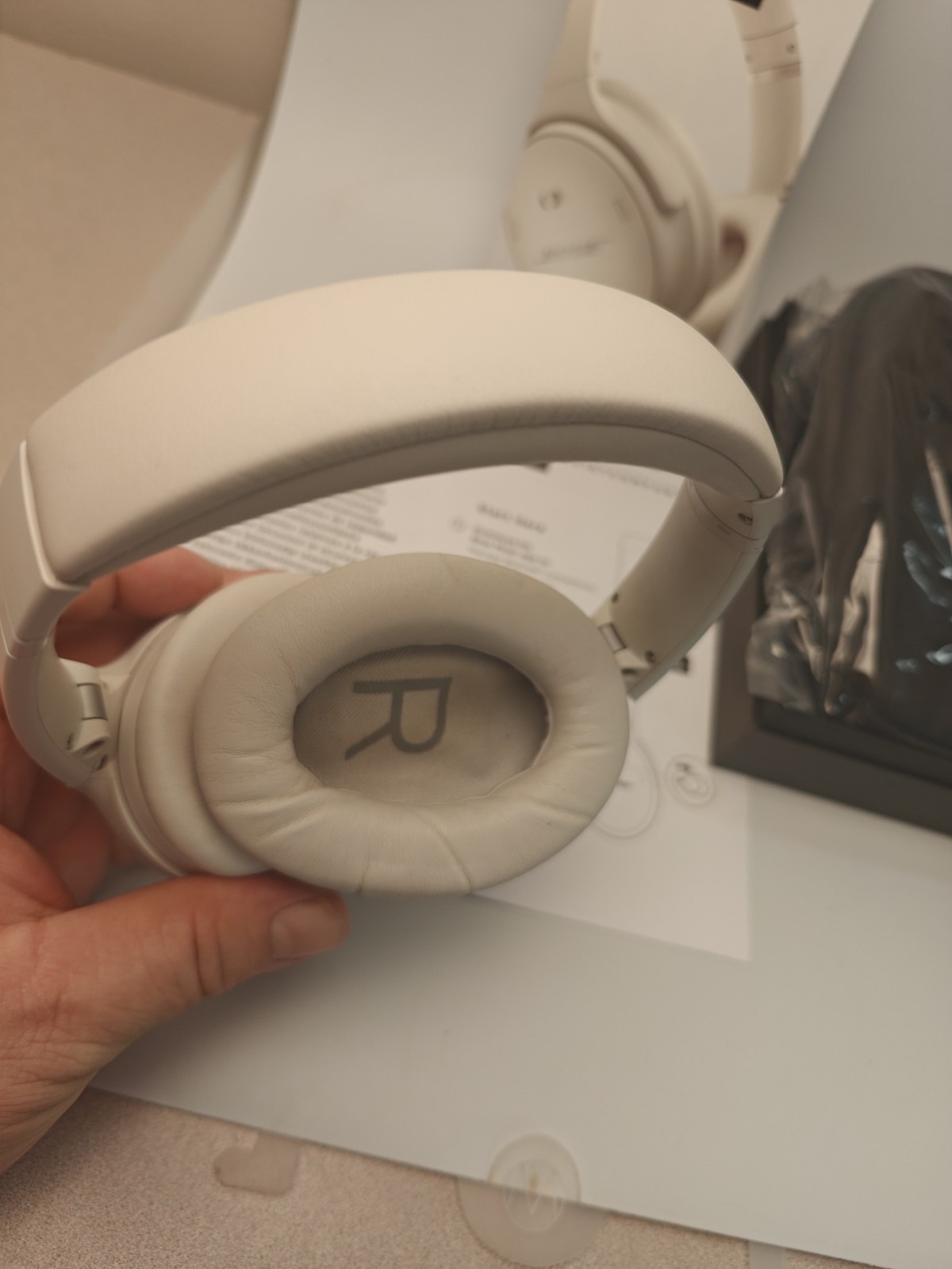 Bose QuietComfort 45 Wireless Over-Ear Headphones White Smoke Low Use Excellent!