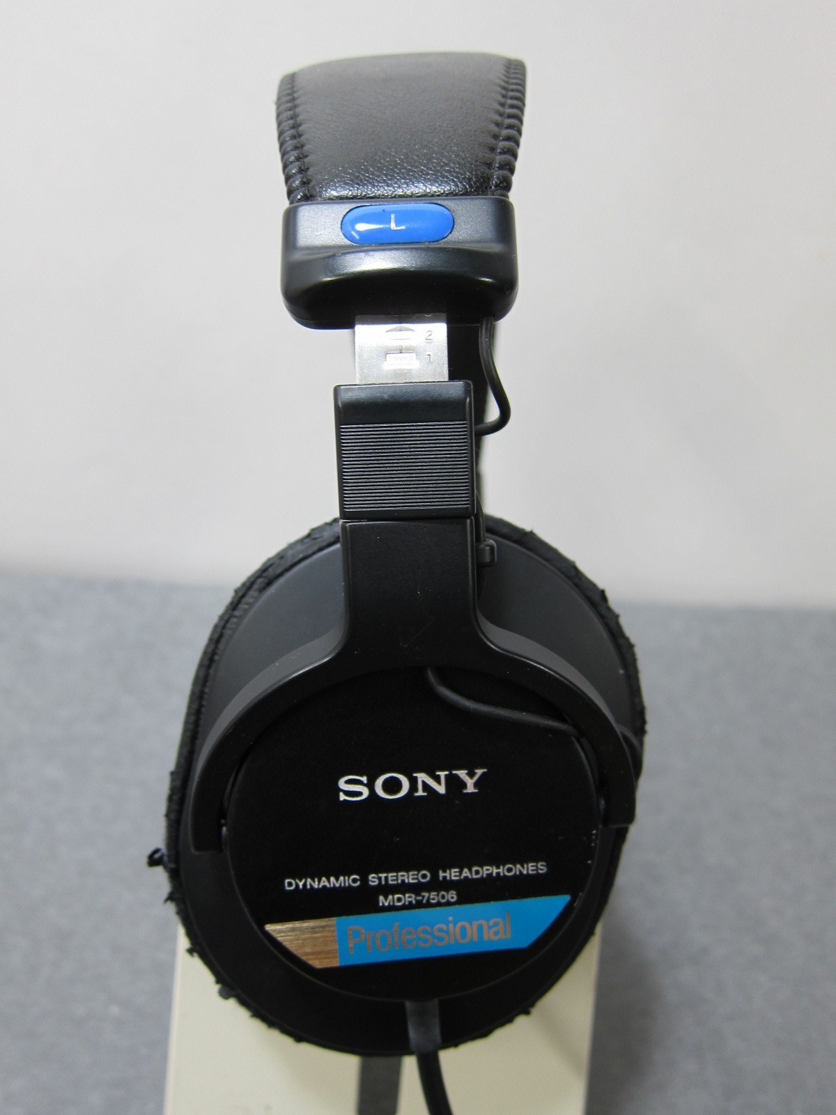 Sony MDR-7506 Professional Wired Headphone Thailand – NEW EARPADS INSTALLED!