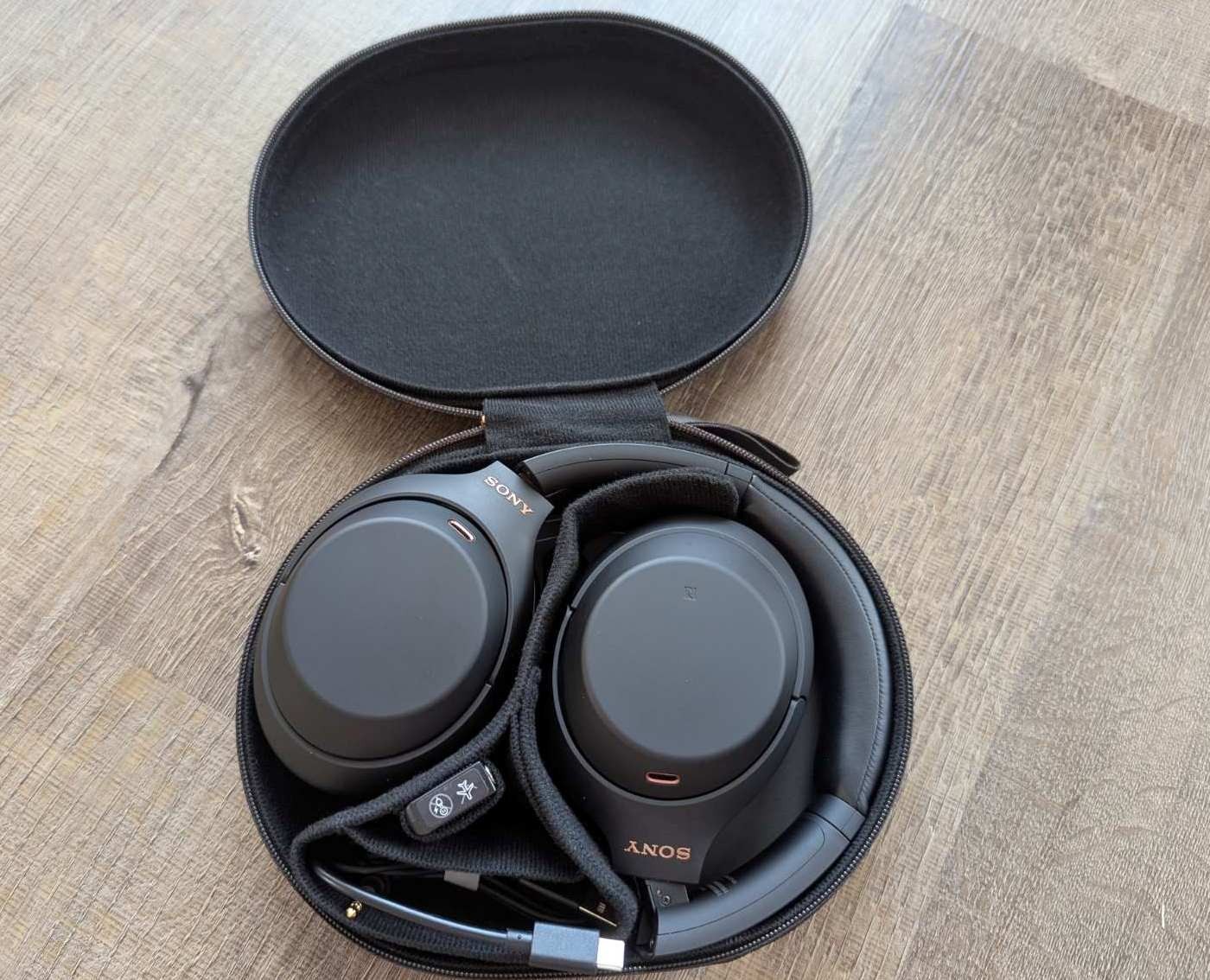 SONY WH-1000XM4/B Wireless Noise Canceling Headphones with CASE – Black #E