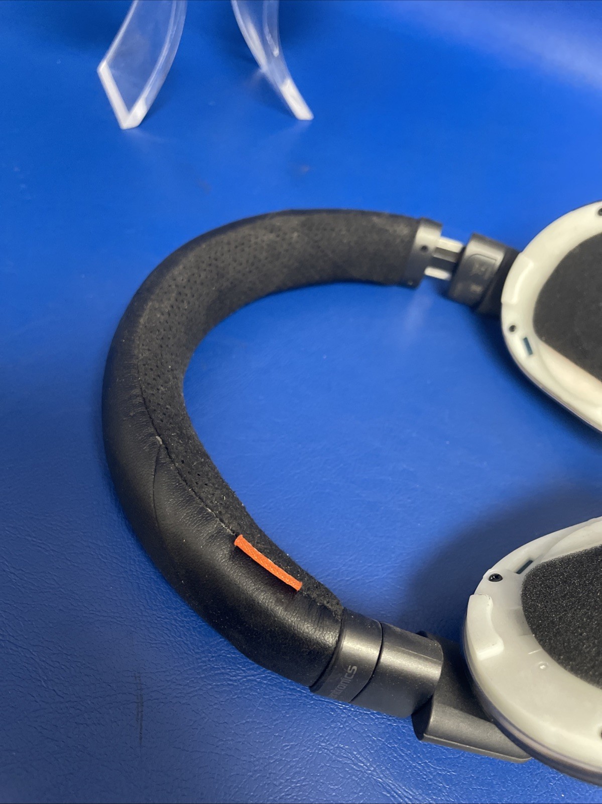 LOT OF 2X Plantronics Voyager 8200 UC BLUETOOTH HEADSET Model: B8200*NO DONGLE*