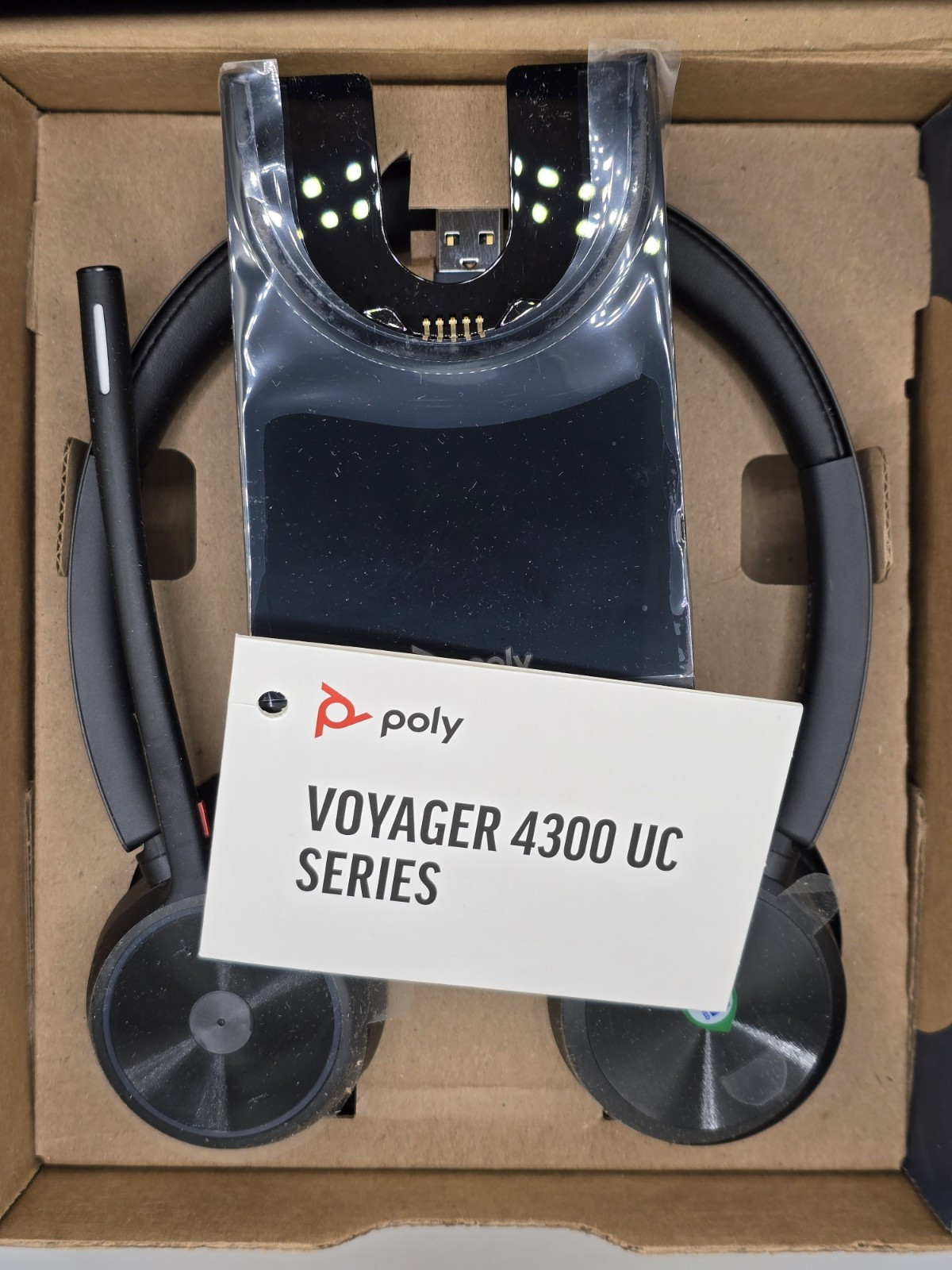 Poly Voyager 4320 UC Wireless Stereo Bluetooth Headset with Stand USB-A 77Y99AA