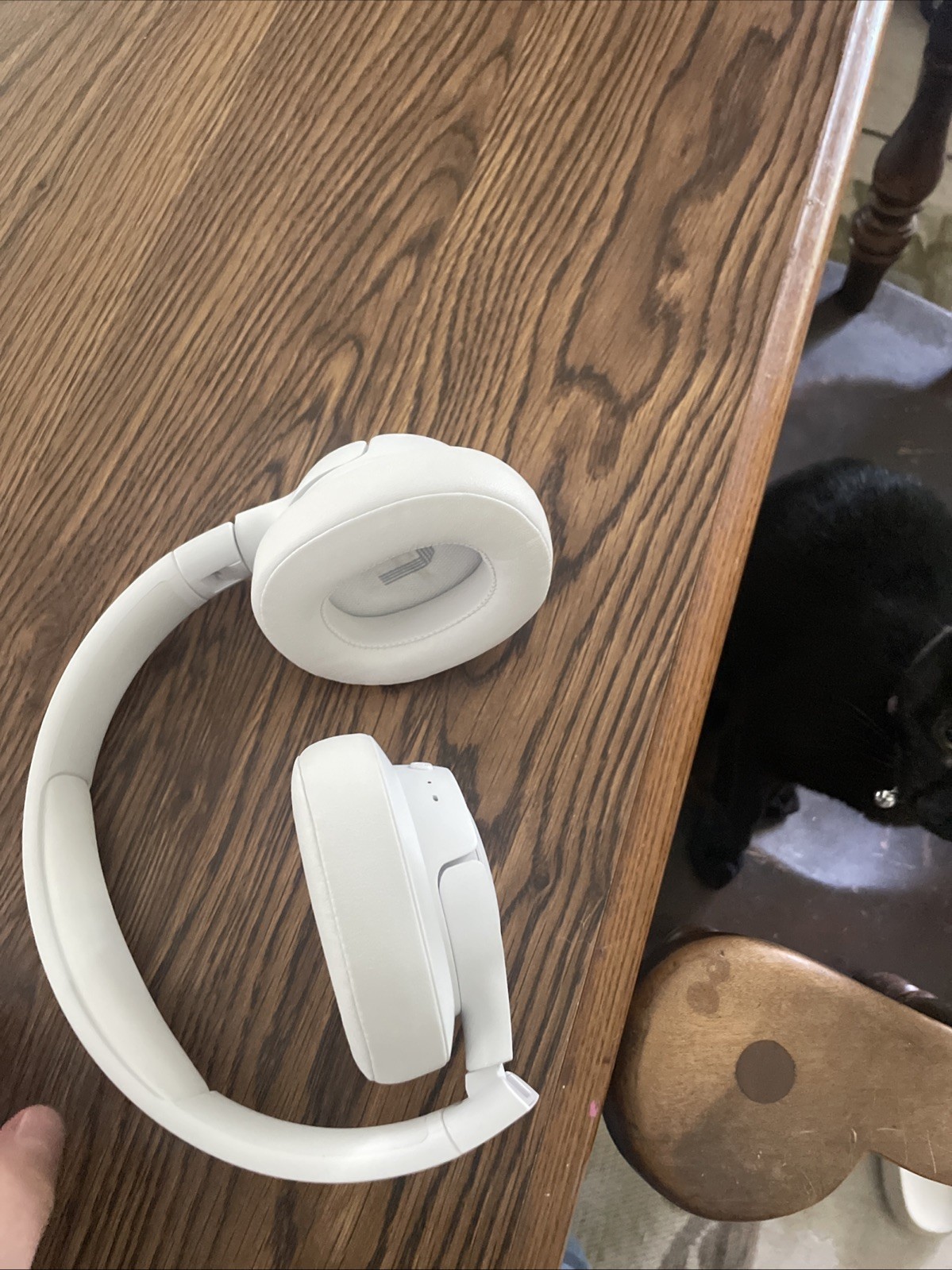 JBL Tune 770NC Over-ear Wireless Headphones – White