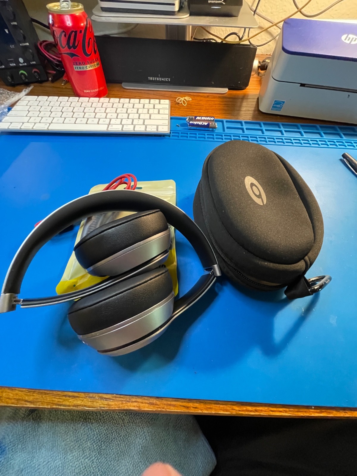Clean Beats by Dr Dre – Solo 2 Wireless, Silver with Black Trim Tested, Working