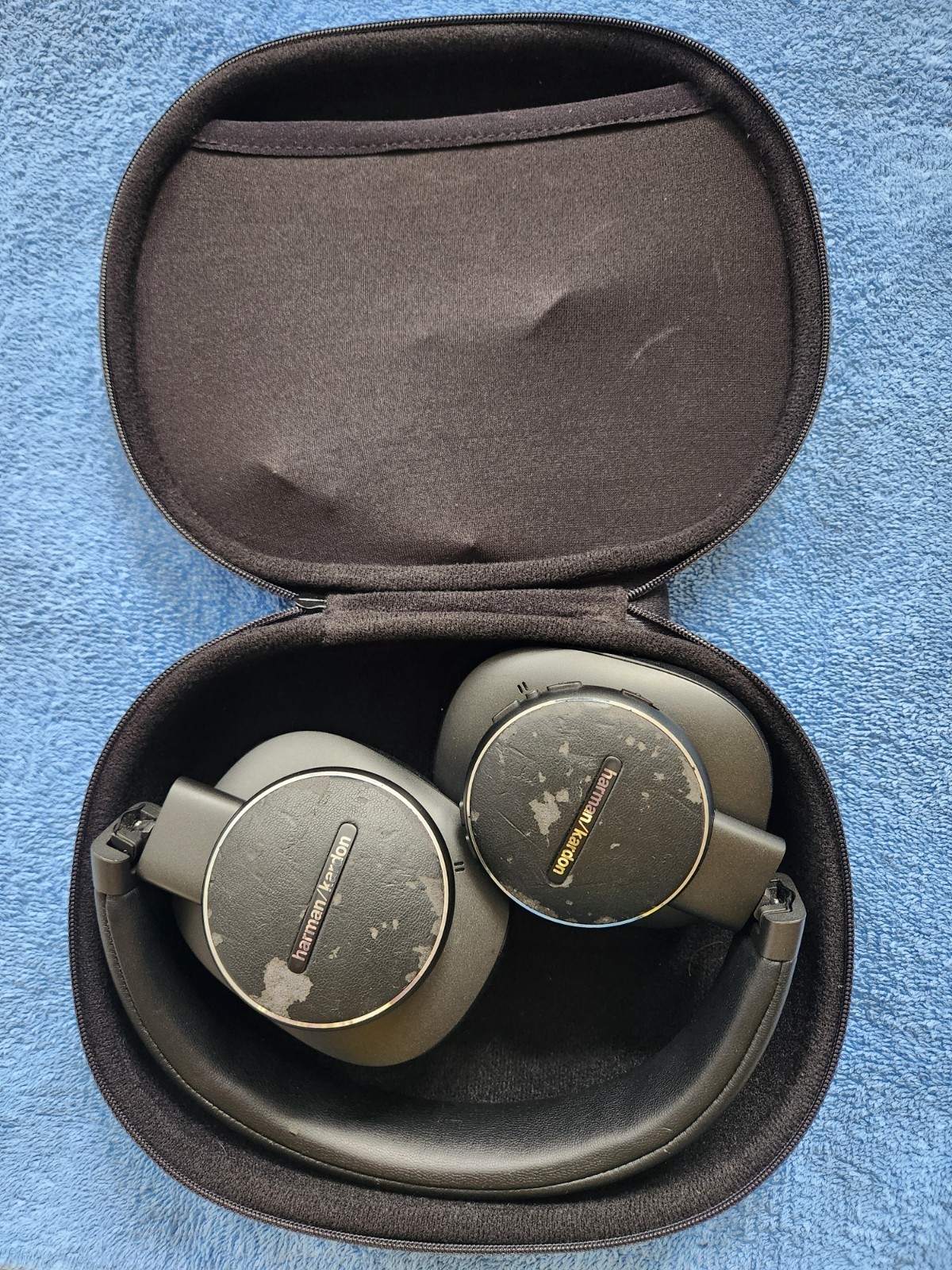 Harman Kardon FLY ANC Wireless Headphones Bluetooth Noise Canceling – Case