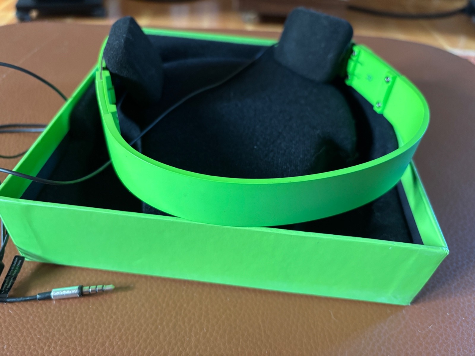B&O Play by Bang & Olufsen Form 2i Wired Headphones CIB