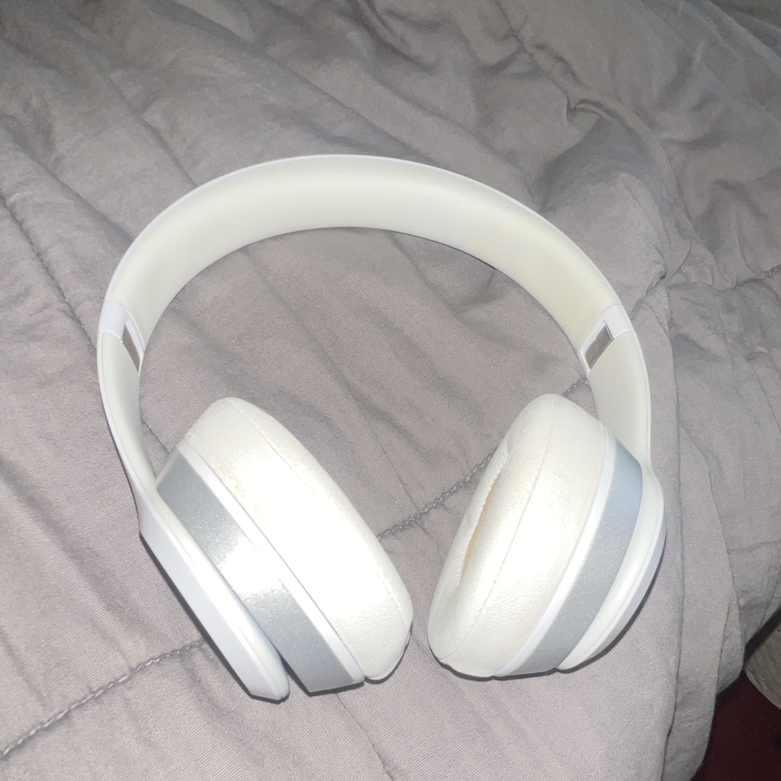 Beats by Dr. Dre Beats Solo On-Ear Headphones White/Silver w/ Case, 3.5mm