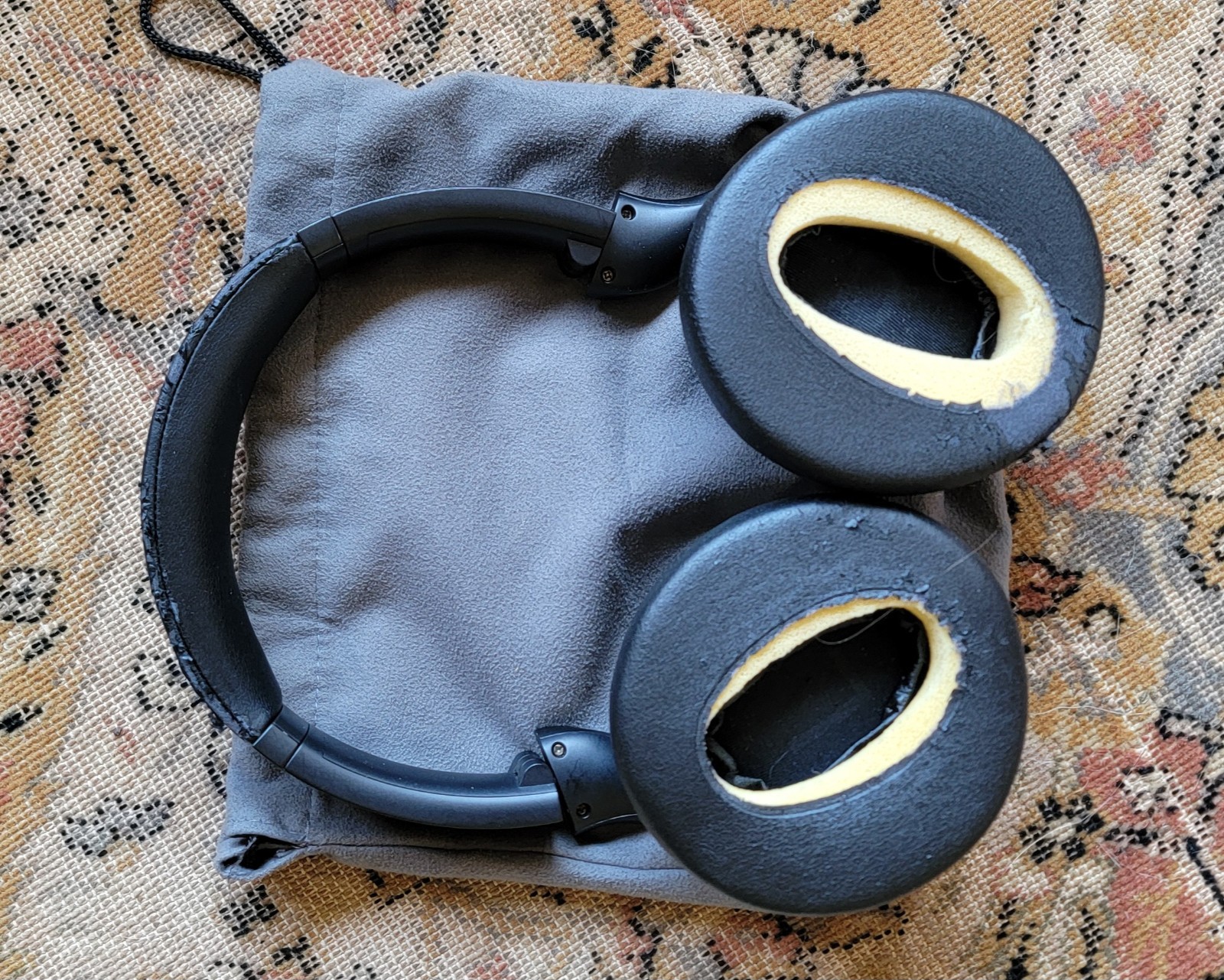 Wyze WNCH1 Wireless Noise-Cancelling Headphones Black
