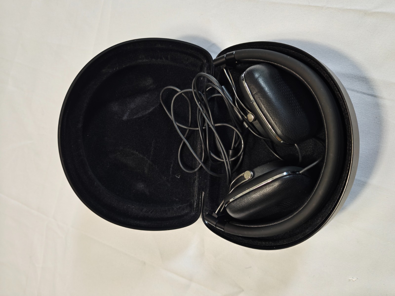 Bowers & Wilkins P3 Series 2 On-Ear Wired Headphones Black w/ Hard Case