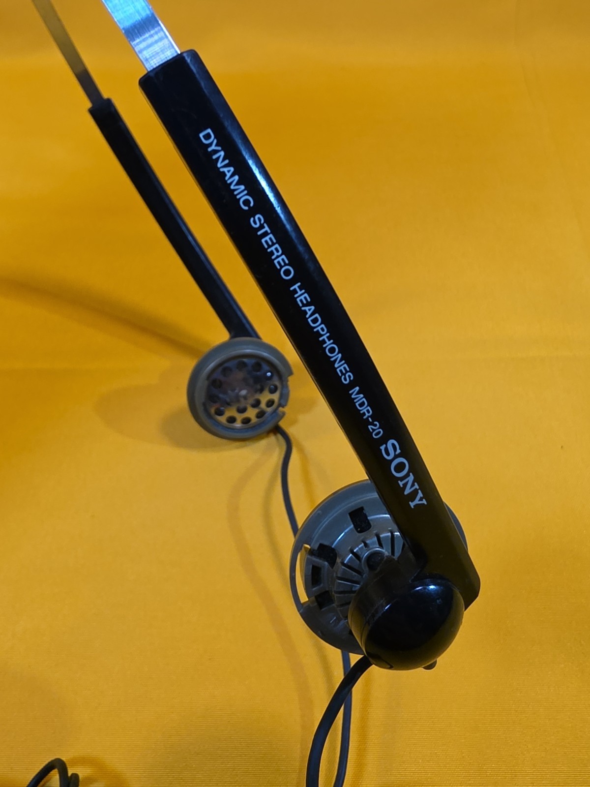 Vintage RARE Sony MDR-20 Dynamic Stereo Headphones Working Great – No Foam Bin13