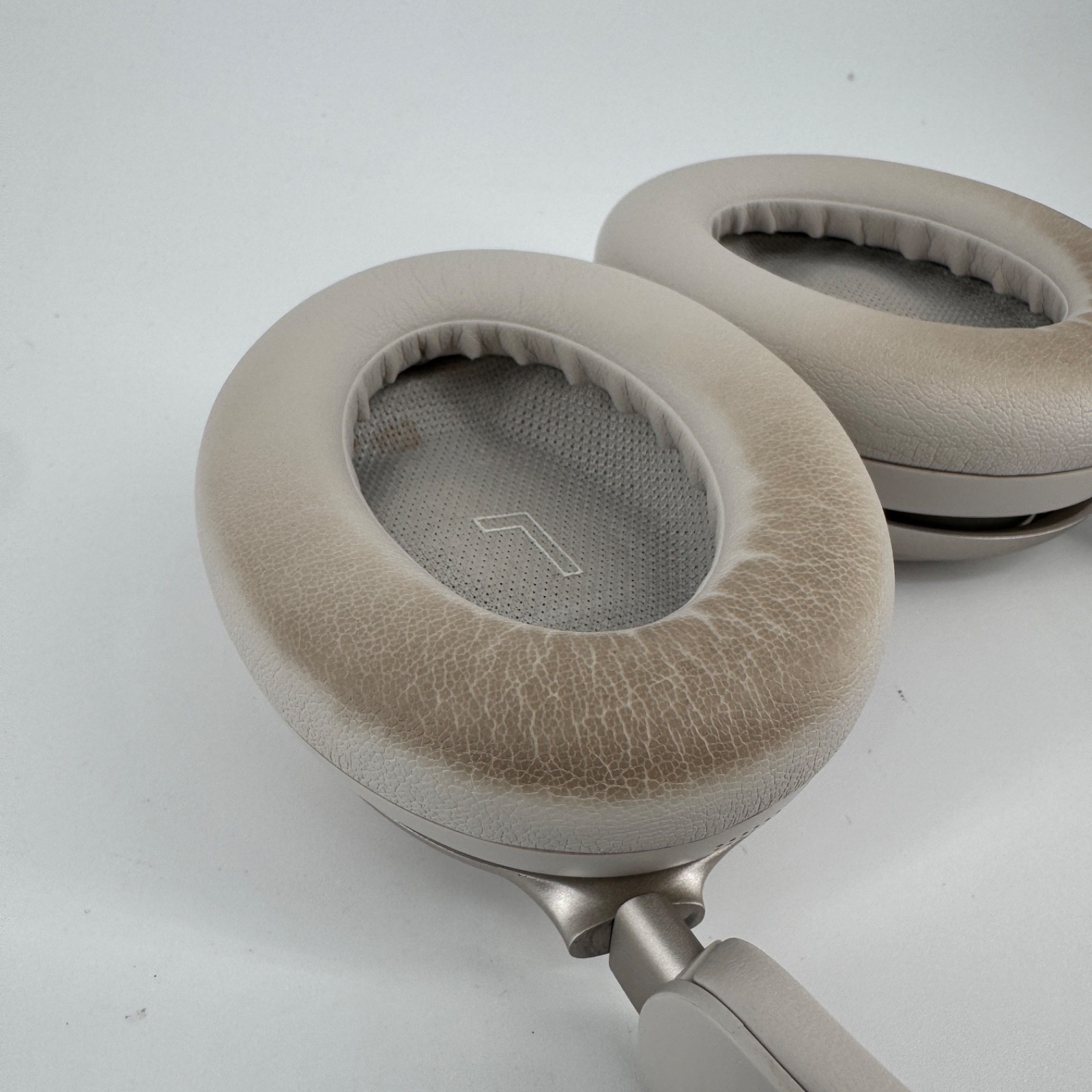 Bose QuietComfort Ultra Over-Ear Headphones – White Smoke acceptable