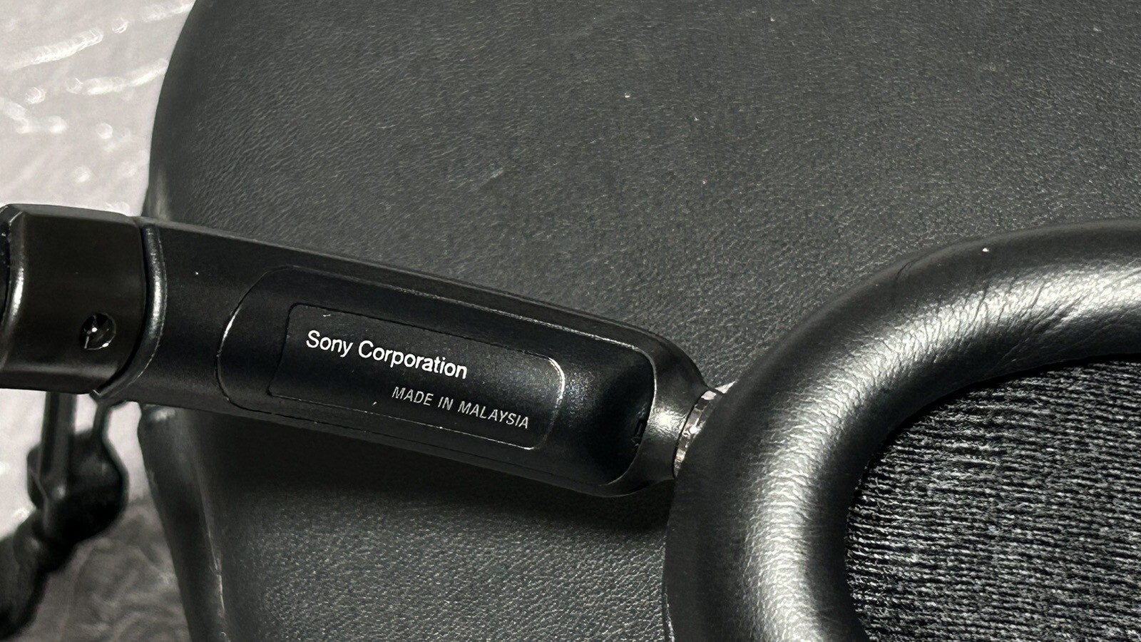 Sony Digital MDR-NC500D Black Noise Cancelling Headphones, With Case, Charger…