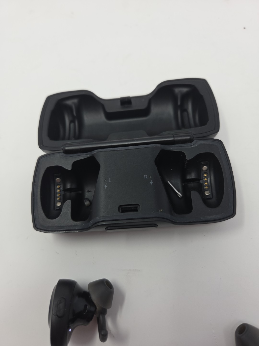 Bose SoundSport Free 423729 Earbuds Black True Wireless *READ*
