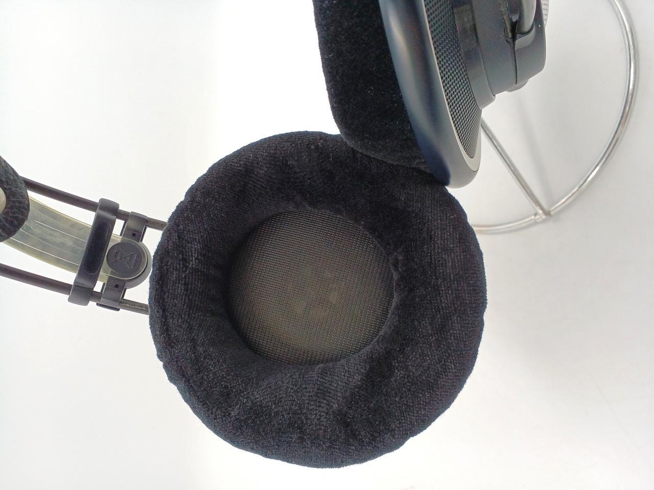 AKG K702 Open-Back Over-Ear Reference Studio Headphones 45mm Varimotion 62 Ohm