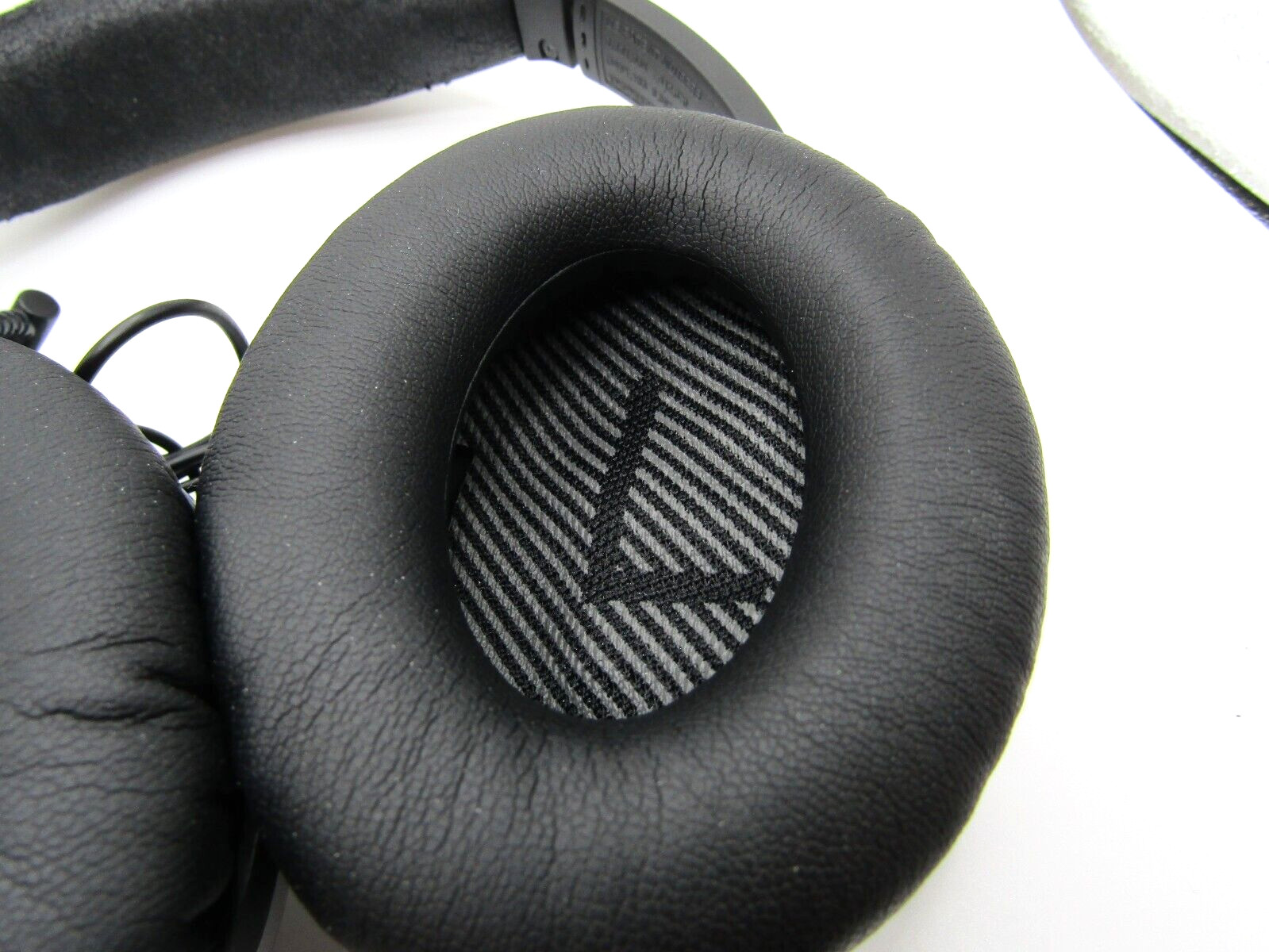 Bose Noise Canceling QC-15 Headphones w/ Case Iphone Adapter New Ear Cushions