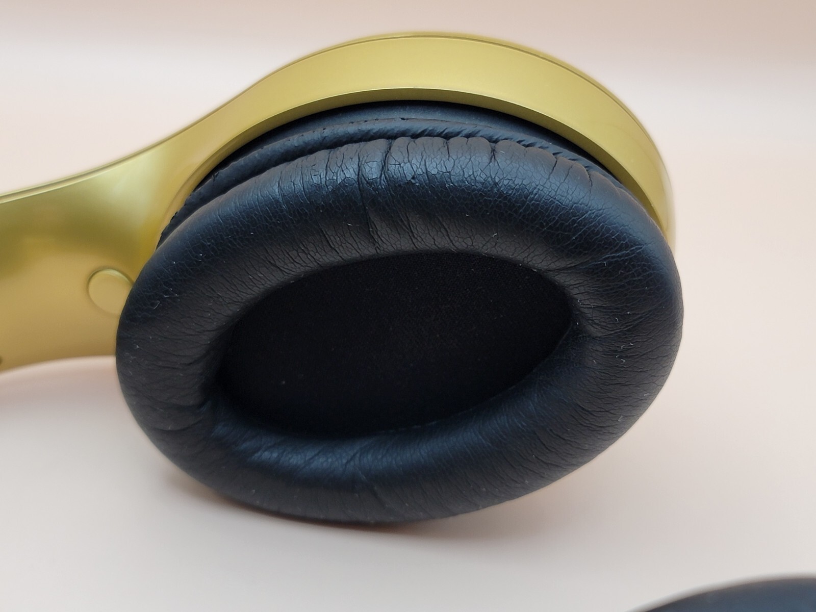 Soul by Ludacris SL300 Hi-Definition Headphones – Gold/Black [Tested] (No Cable)