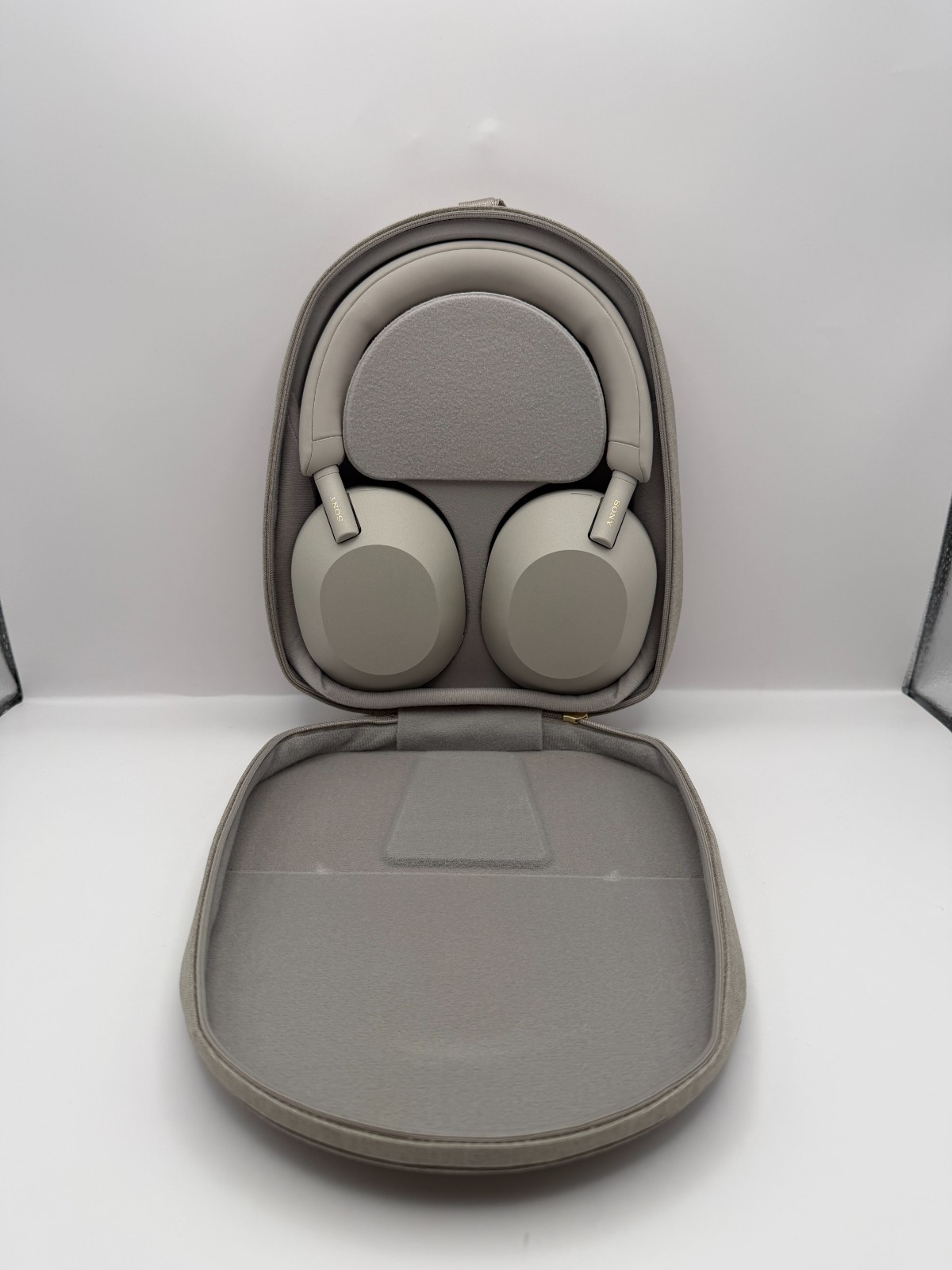 Sony WH-1000XM5 Wireless Noise Canceling Headphones Silver w/Case