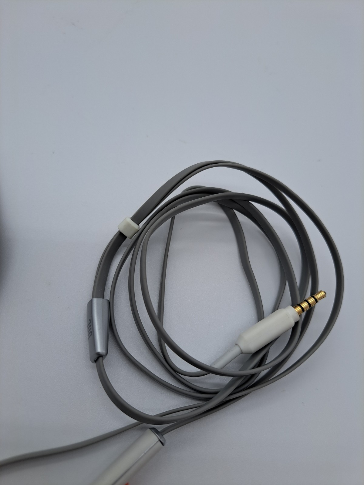 JBL J22 High-Performance In-Ear Headphones – White *TESTED & WORKING*