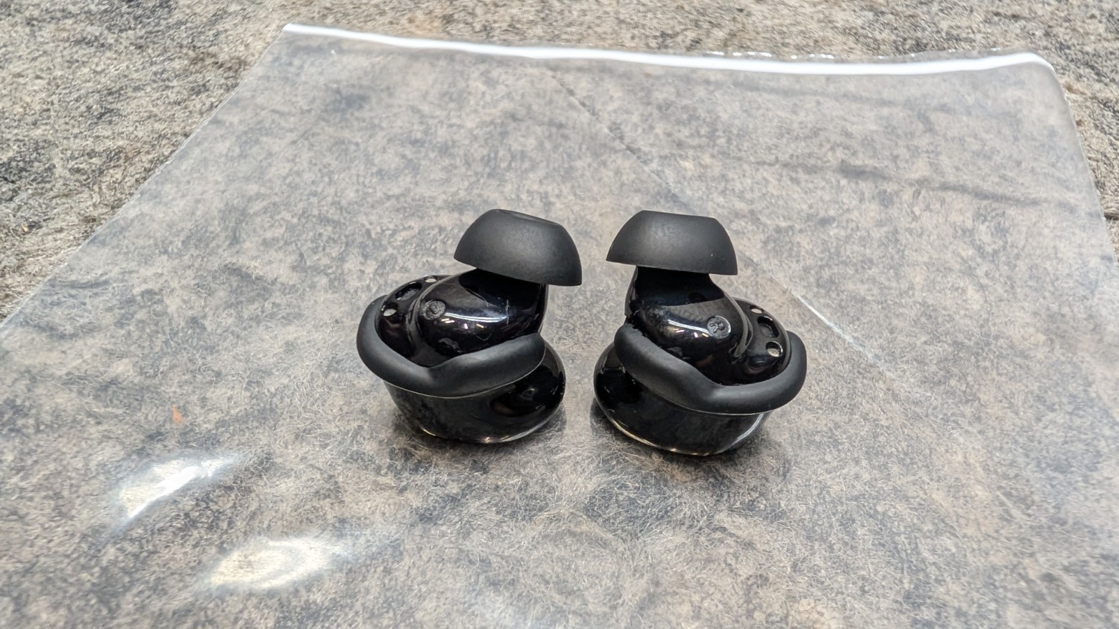 Bose QuietComfort Earbuds Black Bluetooth Wireless Built-In Mic USB-C Case
