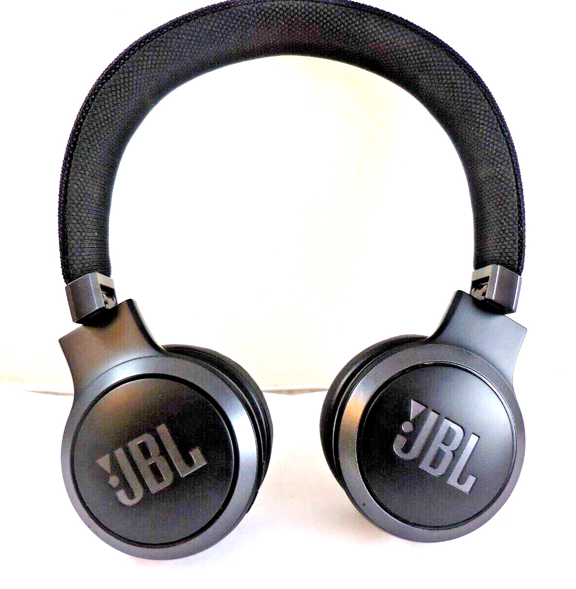 JBL Live 460NC Wireless On-Ear Noise-Cancelling Headphones – Black
