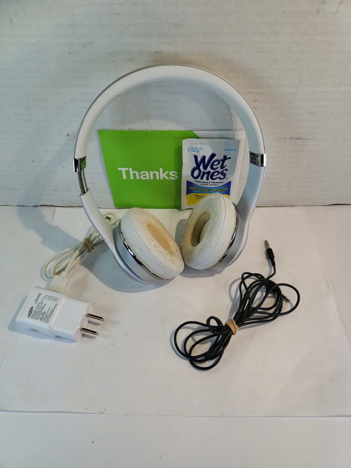 Beats Solo 3 A1796 Wireless On-Ear Headphones+Charger