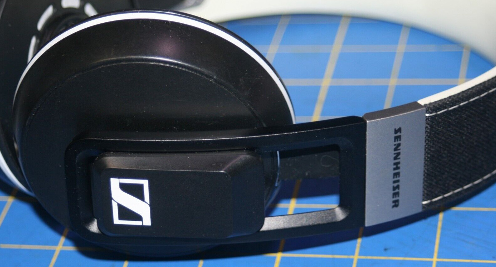 Sennheiser Urbanite Over Ear Headphones Black White Listening Music NO EARPADS