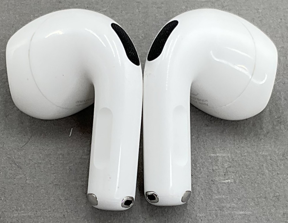 Apple AirPods 4 Earbuds w/ USB-C Case in White-A3053 VG