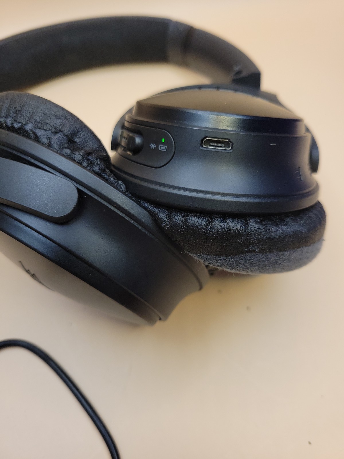 Bose QuietComfort 35 II QC35 II Wireless Noise Cancelling Headphones + Case