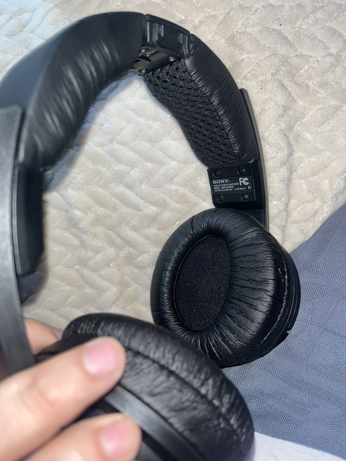 Sony MDR-RF985RK Over Ear Headphones – Black