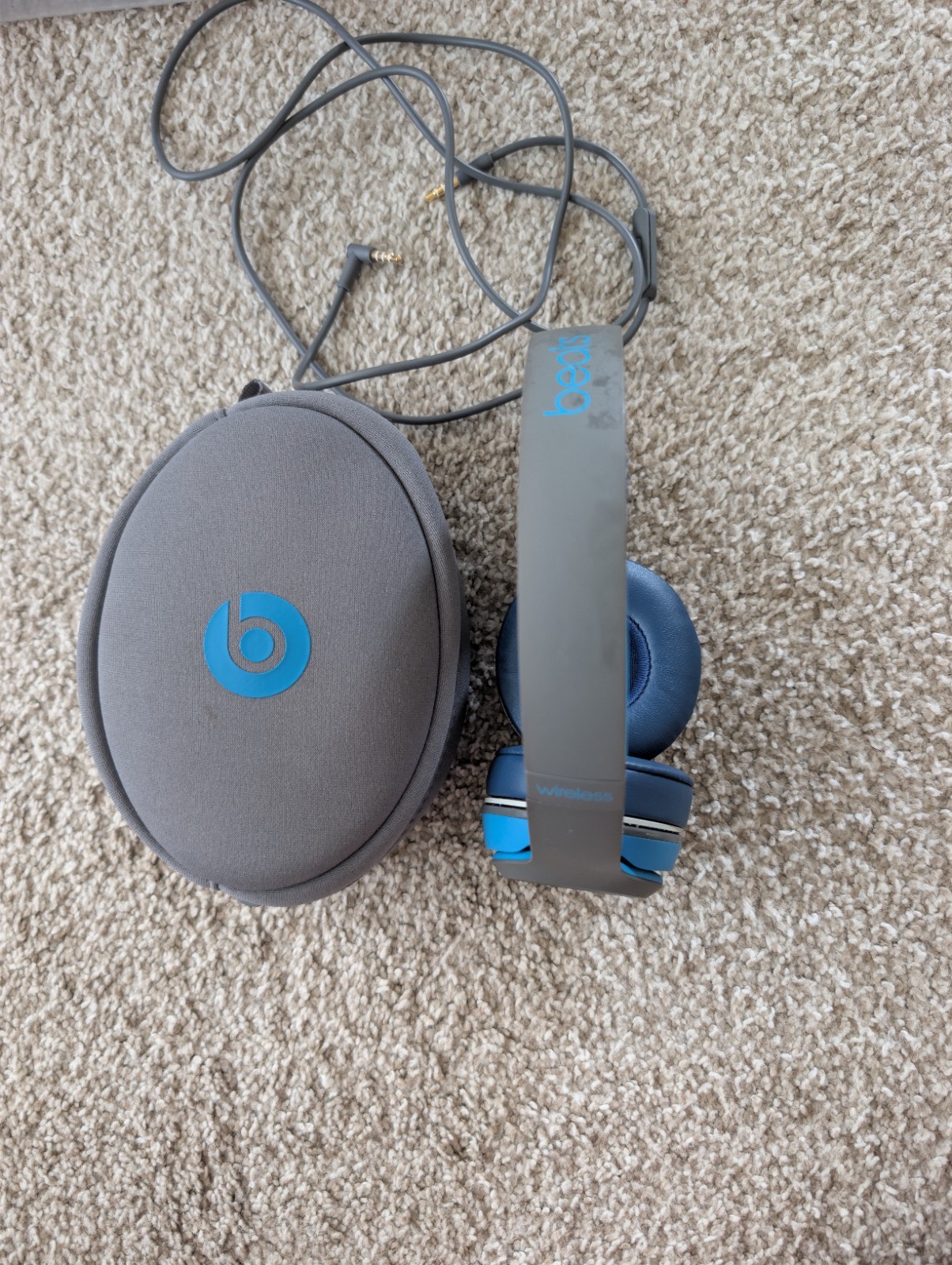 Beats by Dr. Dre Solo 2 Wired On-Ear B0518 Headphones With Cable And Beats Case