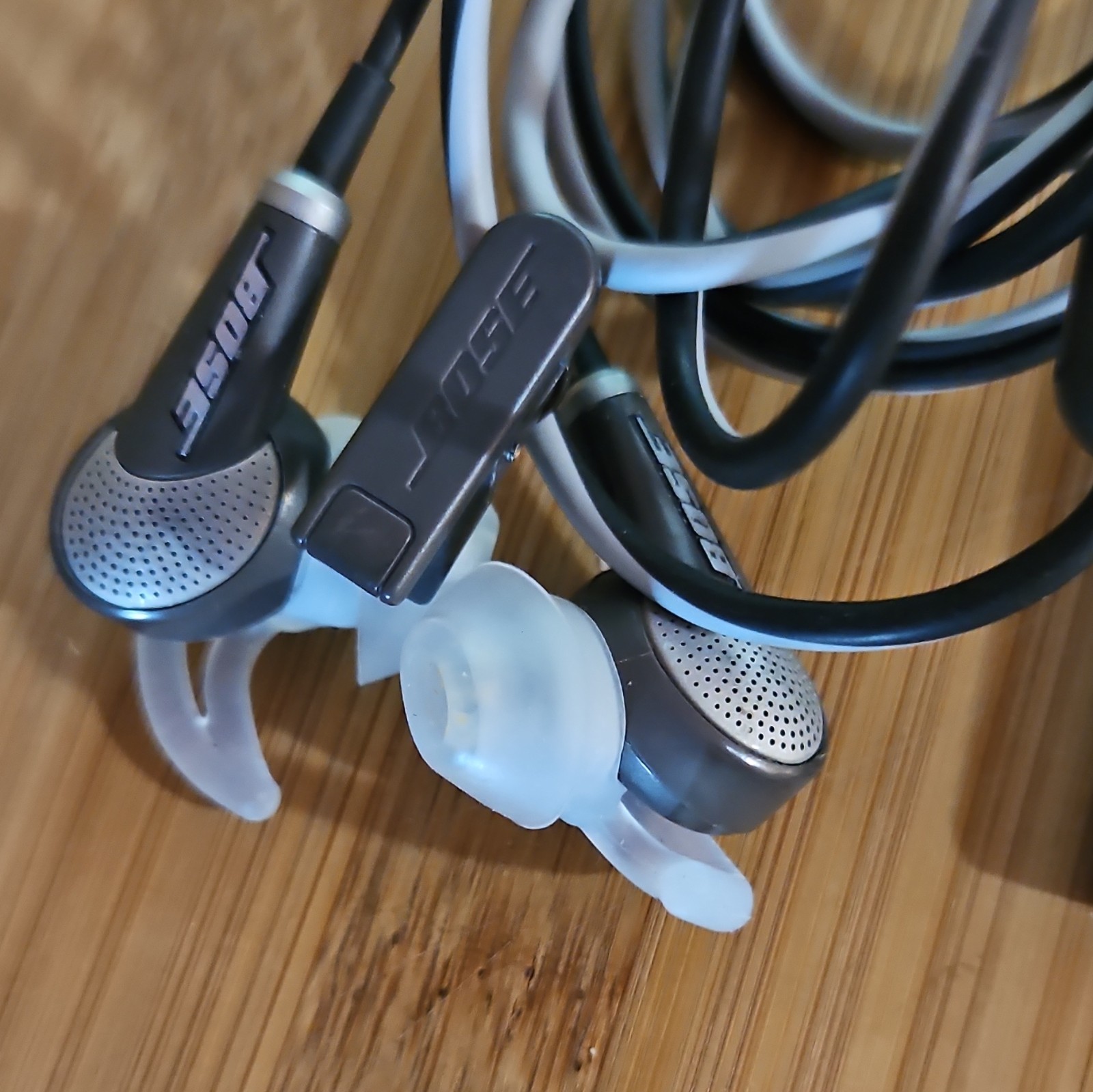 BOSE QuietComfort 20 Noise Canceling Headphones – Grey – No Original Packaging