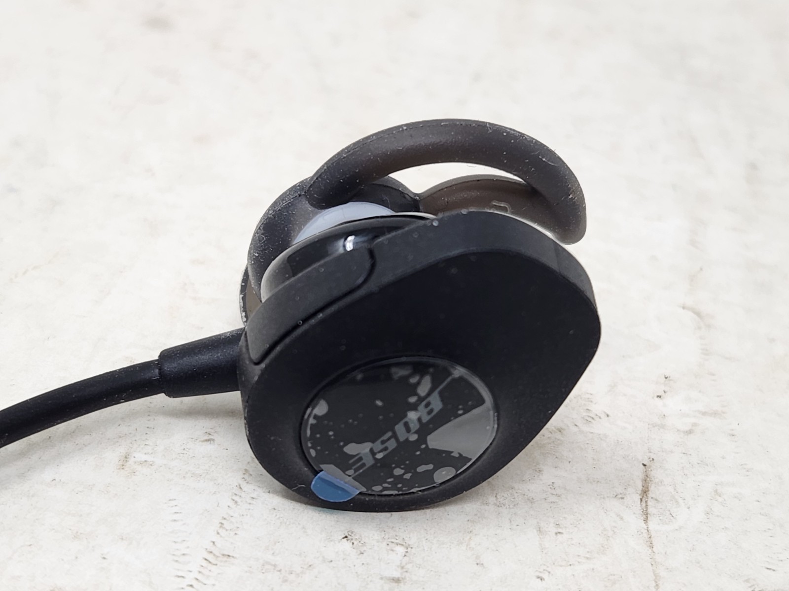 Bose 761529-0010 SoundSport Wireless in Ear Neckband Headphones – Black – READ!