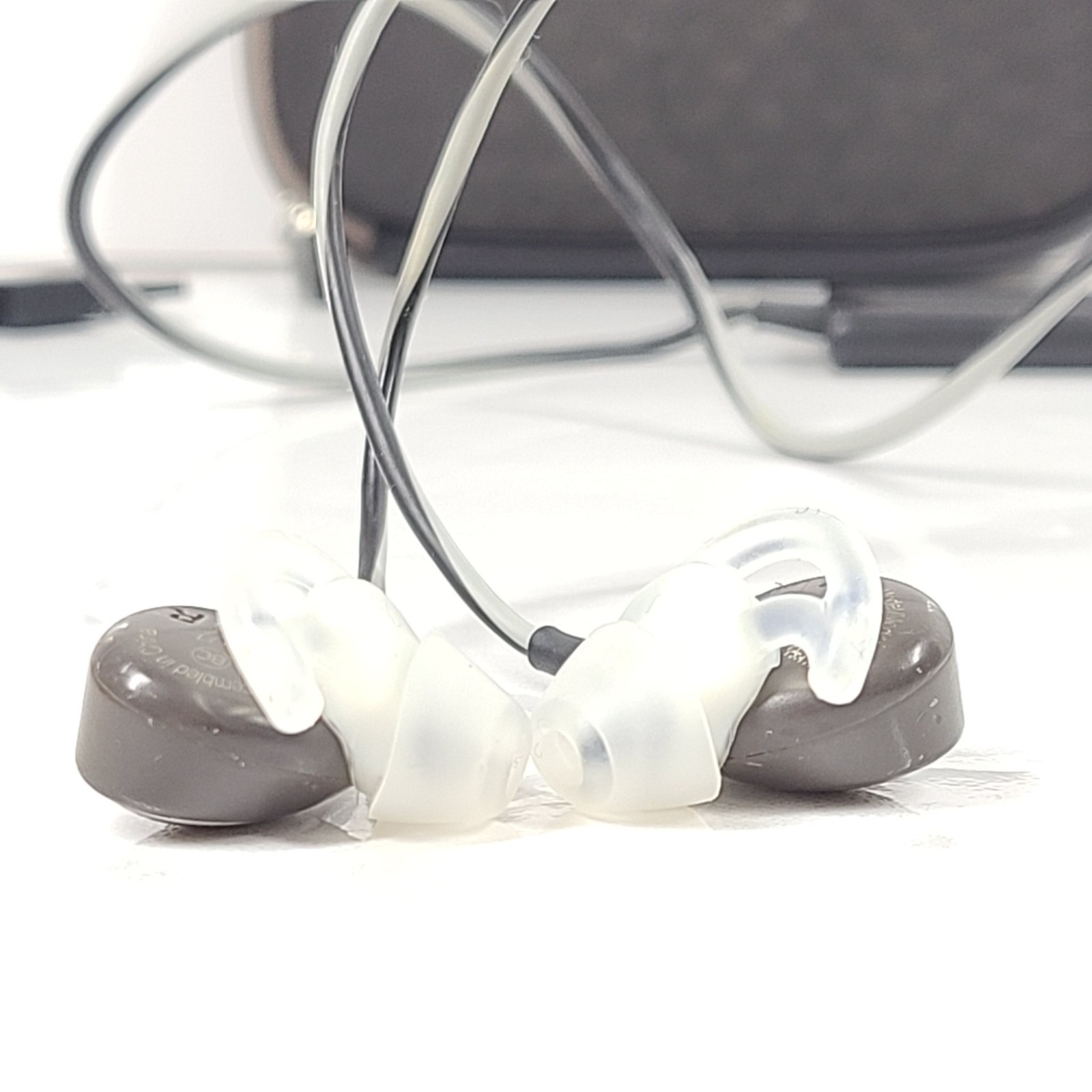 Bose QC20i QuietComfort 20i Apple Noise-Cancelling Earbuds – Gray/Brown V1