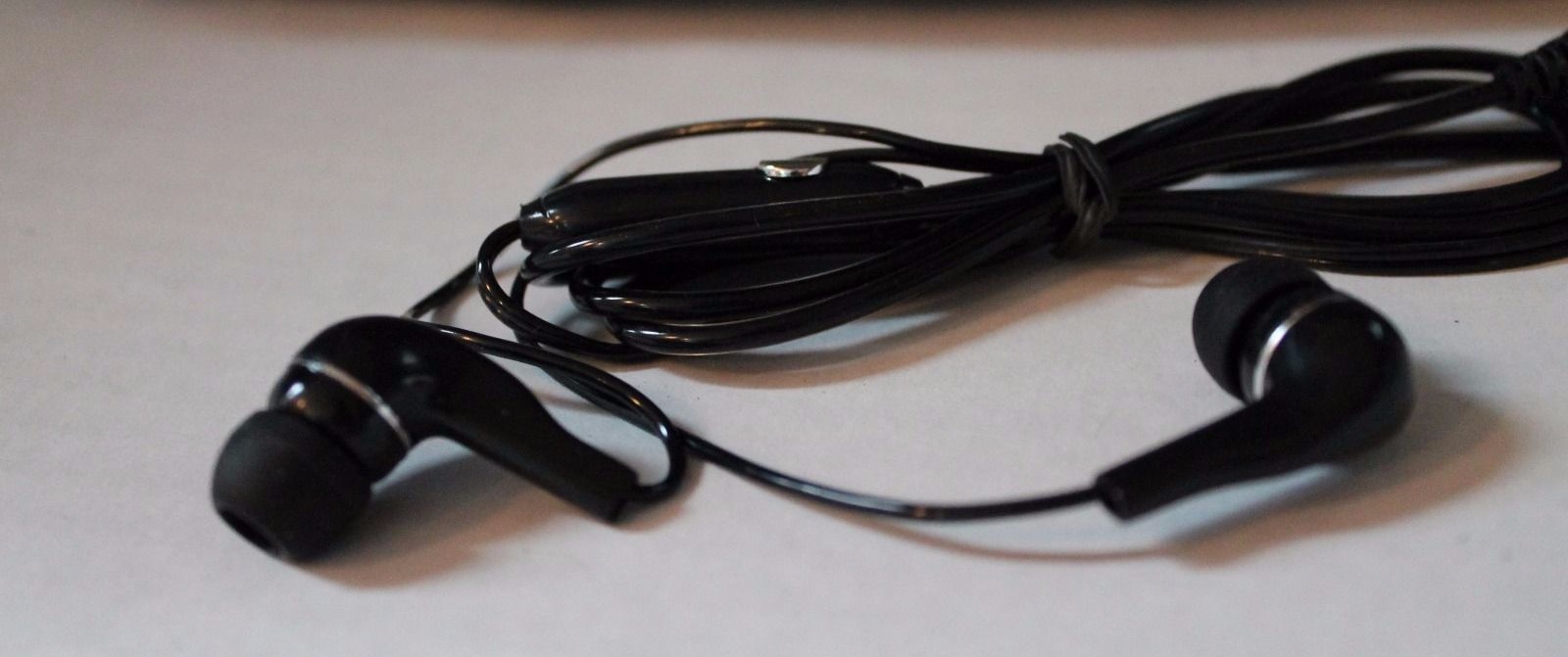 Pack of 5 BLACK/SILVER 3.5mm In Ear Headset Earbuds with Microphone