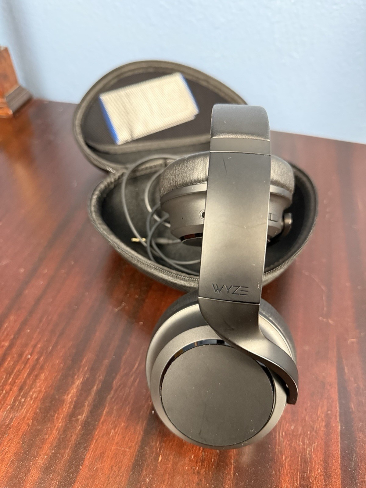Wyze Wireless Headphones, Active Noise Canceling W Travel Case EUC