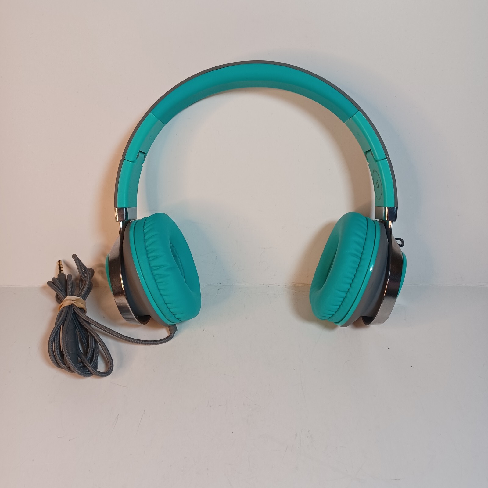 Artix CL750 Wired Headphones with Mic & Volume Control — 90% Noise Cancelling