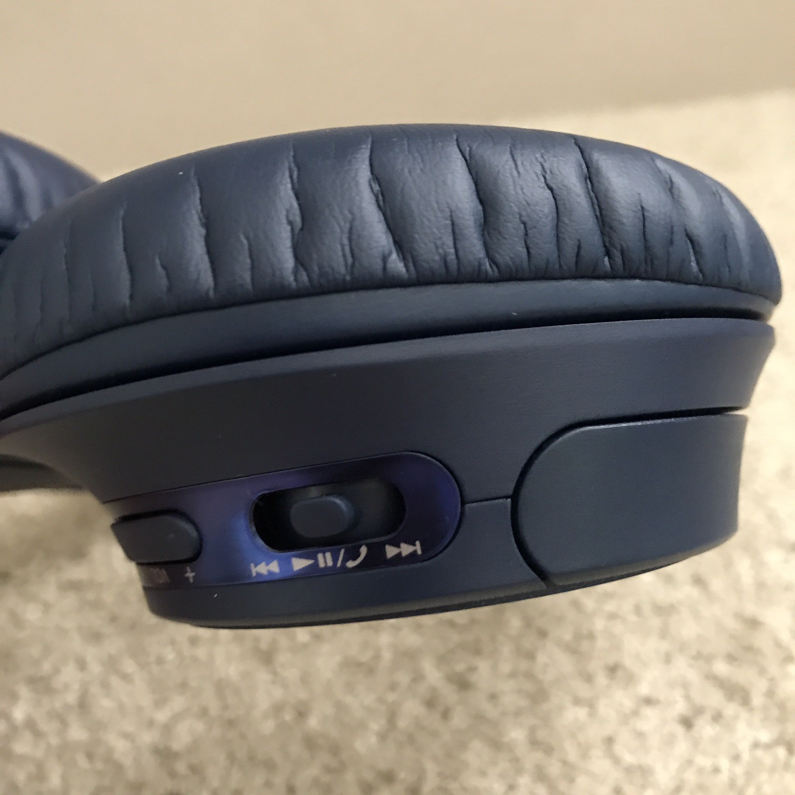 SONY WH-CH700N Wireless Noise Canceling Bluetooth Headphones Blue with Case