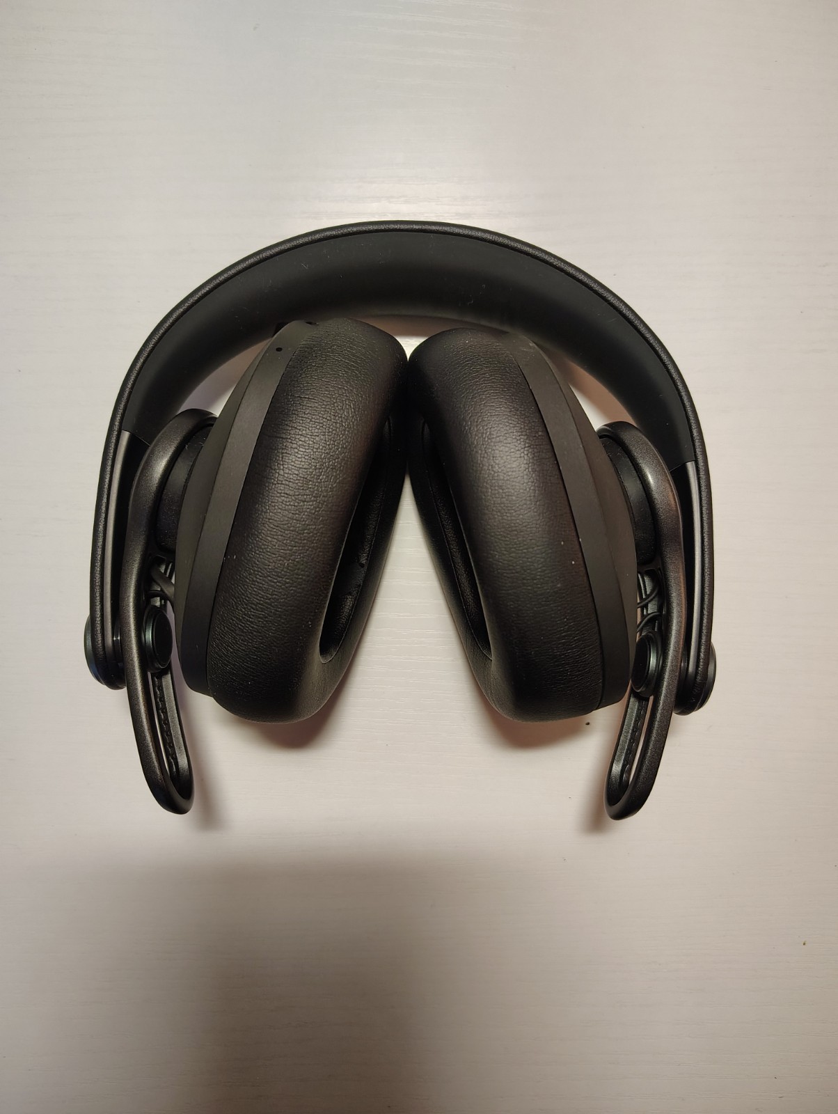 AKG K371-BT Bluetooth Wireless Closed Back Headphones In Good Condition (READ)