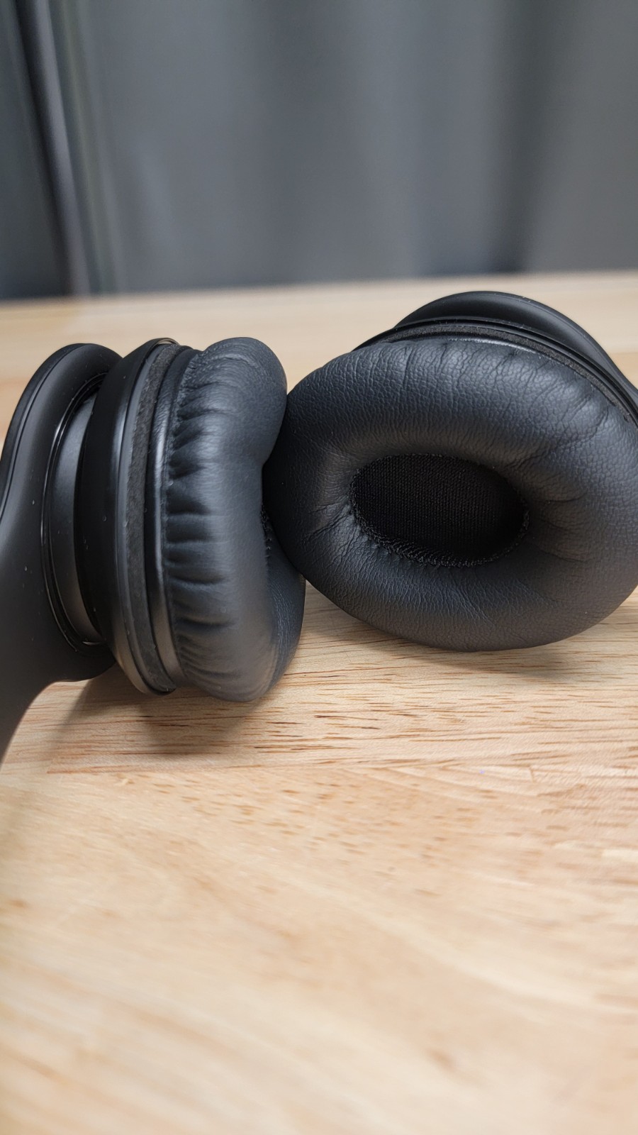 Beats By Dre Solo HD Headphones Black with In-line Control on Cable /Great Sound