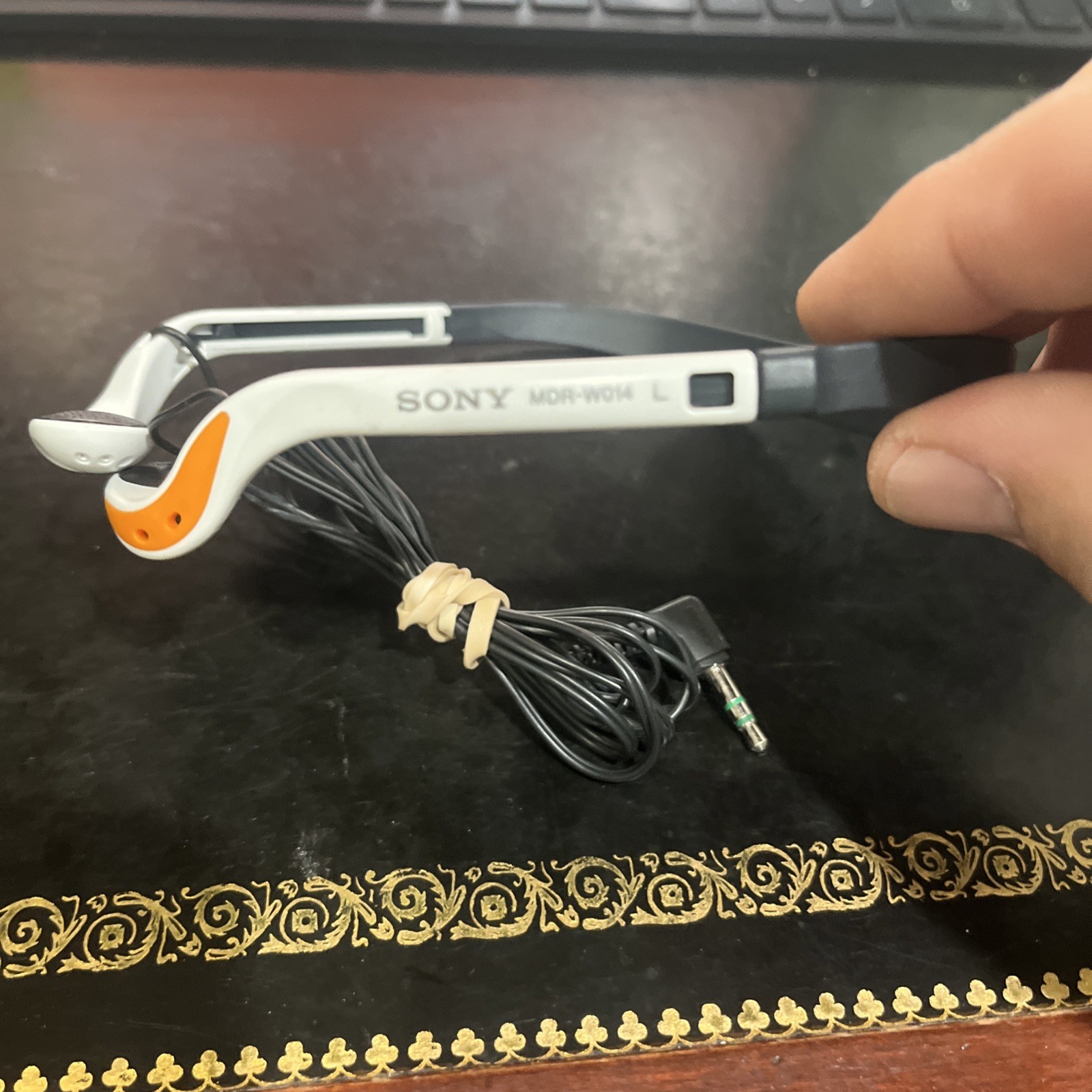 Sony MDR-W014 Sports Walkman White Orange In-Ear Headphones 3.5mm Jack