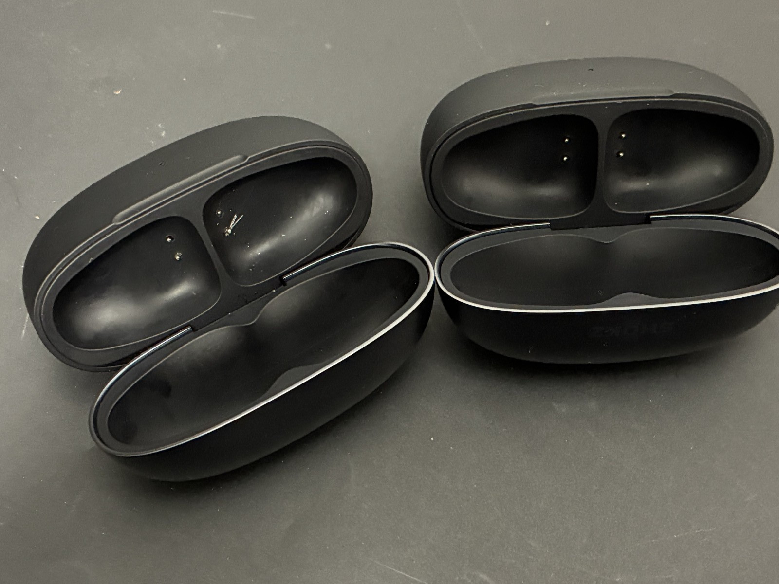 2 x Shokz OpenDOTS ONE Charging Case Black (E310, no buds) , no working U5