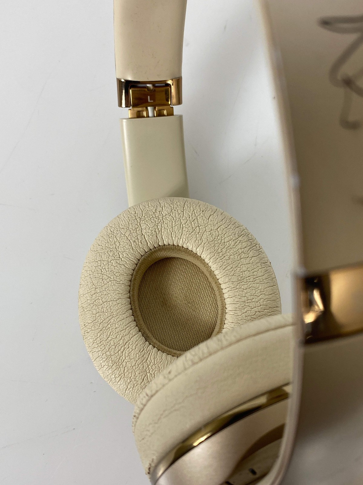 Beats Solo 3 Wireless Headphones – Gold