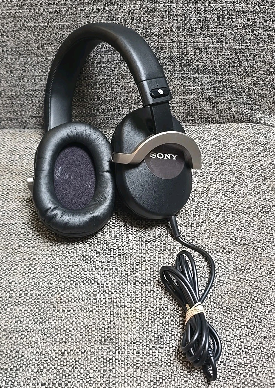 /RARE 2010 SONY MDR-ZX700 ZX Series Stereo Headphones. Made In Thailand.