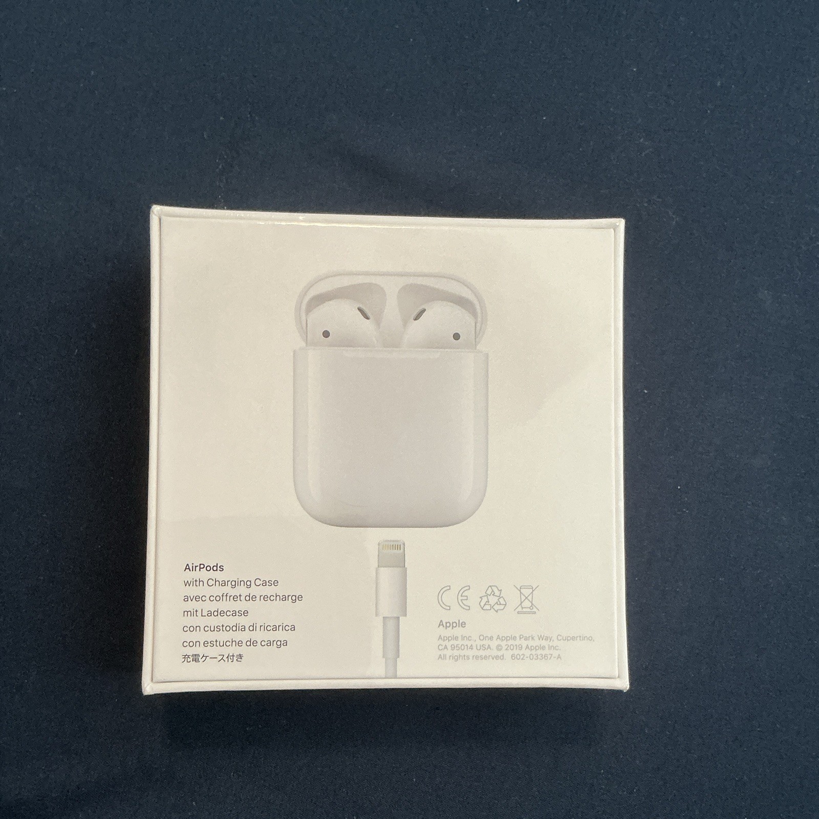 Apple AirPods w/ Charging Case White Wireless Bluetooth In-Ear Earbuds