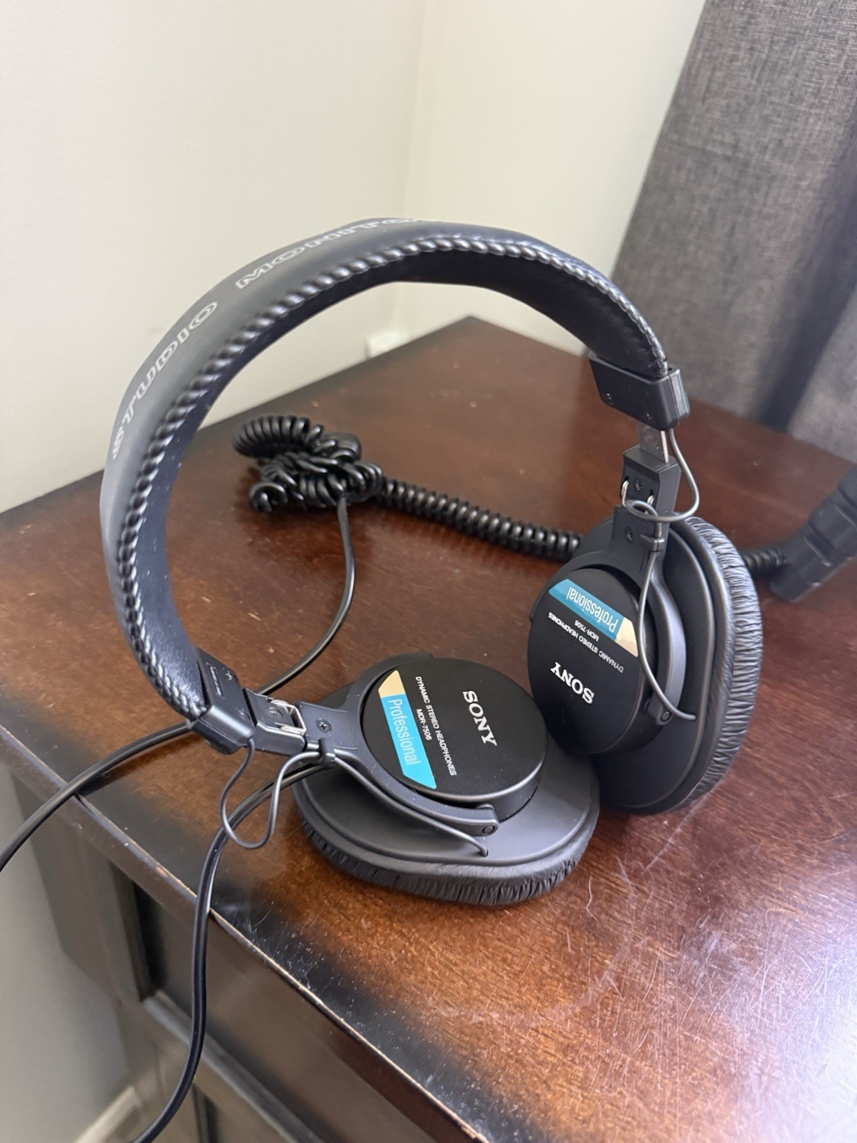 Sony MDR-7506 Professional Dynamic Stereo Monitor Headphones