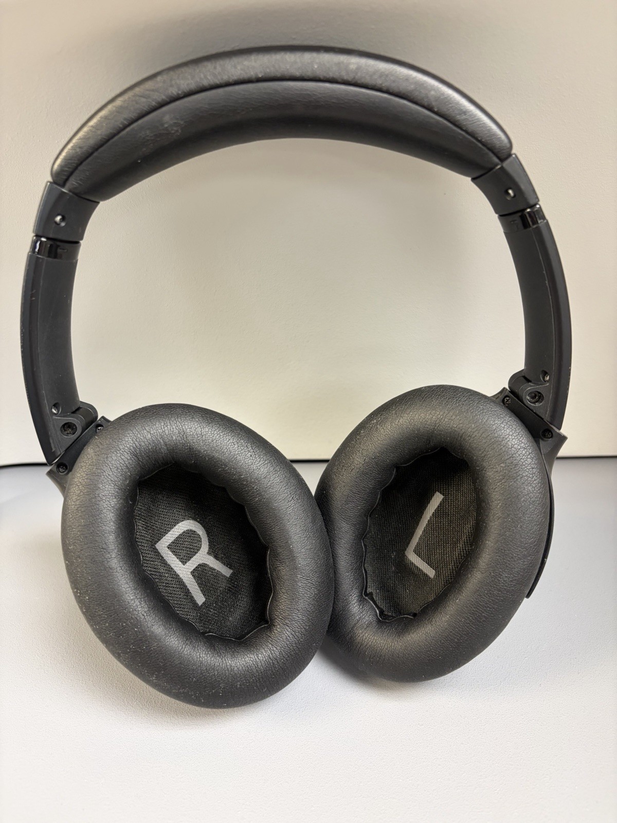 Bose QuietComfort Wireless Over-the-Ear Noise Cancelling Headphones & Case Black