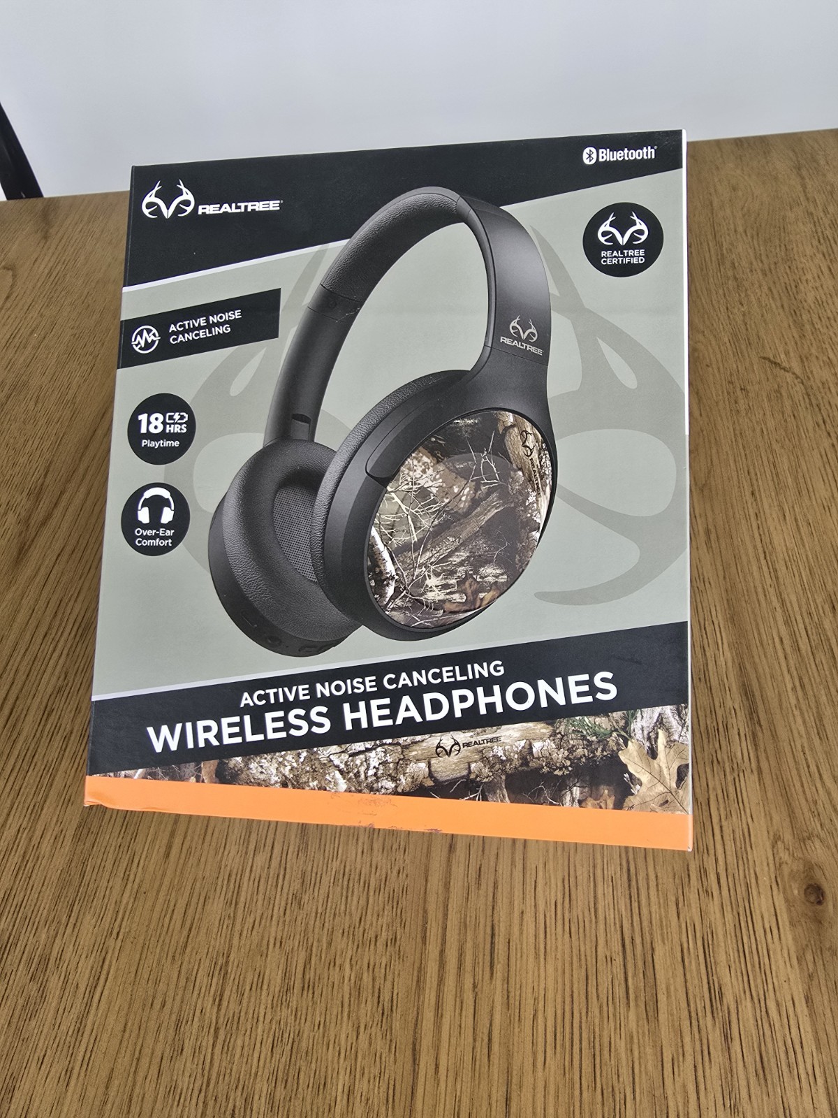Realtree Noise Canceling Bluetooth Wireless Over-Ear Headphones Black Camo