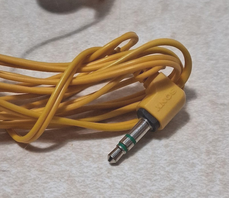 SONY – MDR-W10 – Vintage – Dynamic Sports Headphones – Yellow – Wired – Tested