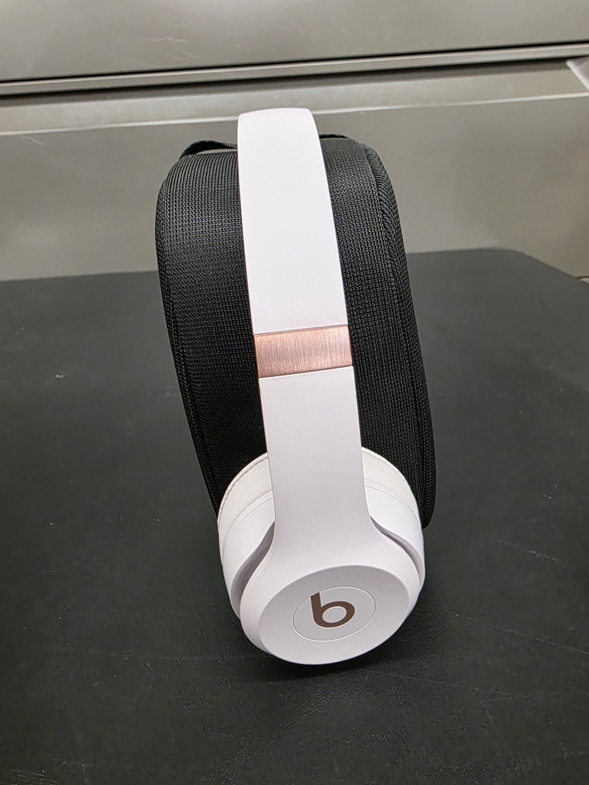 Beats Solo 4 Bluetooth Wireless On-Ear Headphones – Cloud Pink – MUW33LL/A