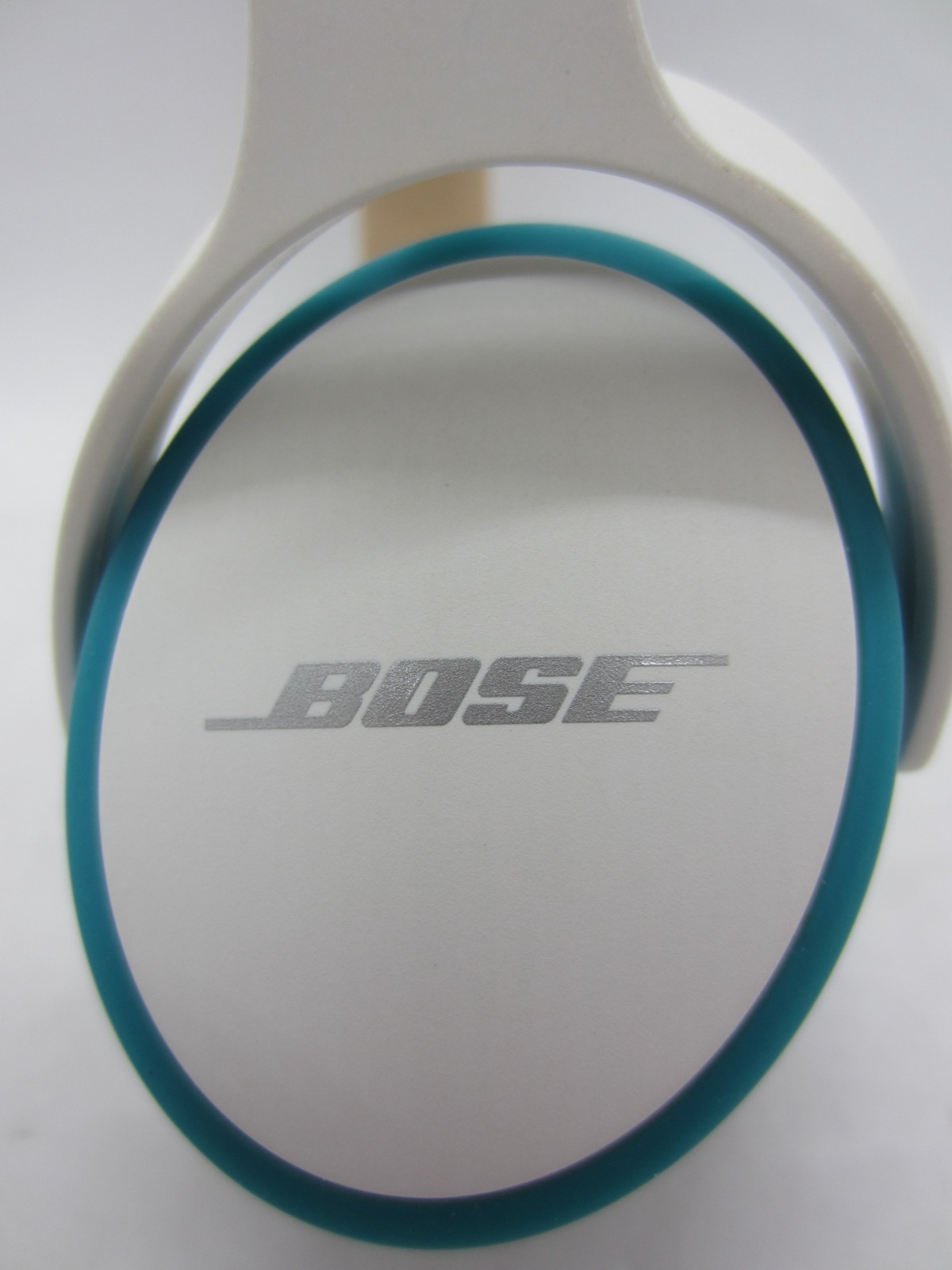 Bose SoundLink On-ear Bluetooth Headphones (white and Blue) Wireless Kit Bundle